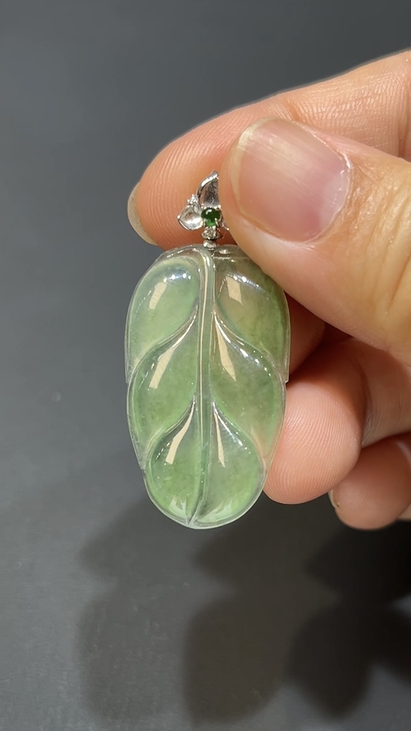 翡翠玉器精選 編號#414 老種翠葉 淺綠翡翠樹葉吊墜 5 翡翠玉器精選 編號#414 老種翠葉 淺綠翡翠樹葉吊墜 - Image 5