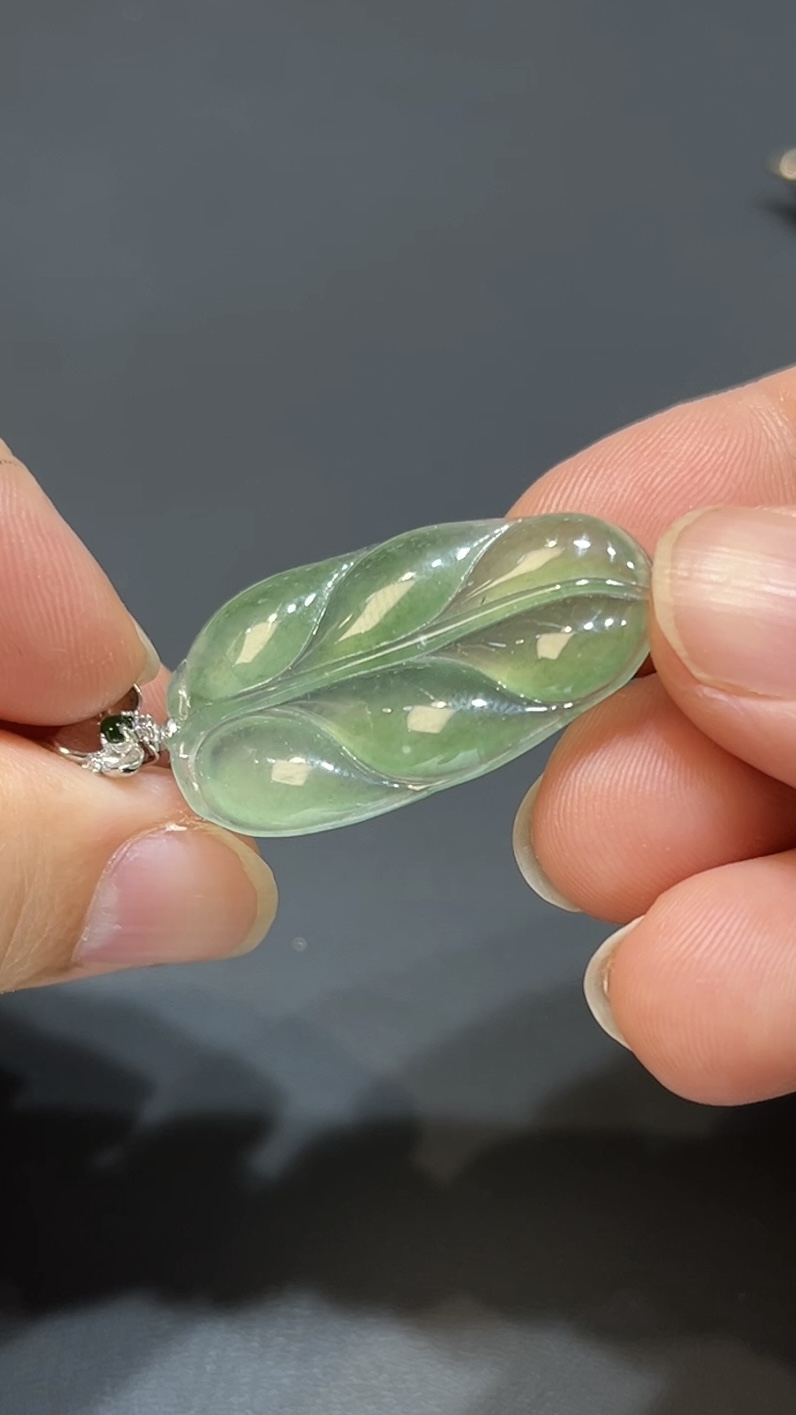 翡翠玉器精選 編號#414 老種翠葉 淺綠翡翠樹葉吊墜 8 翡翠玉器精選 編號#414 老種翠葉 淺綠翡翠樹葉吊墜 - Image 8