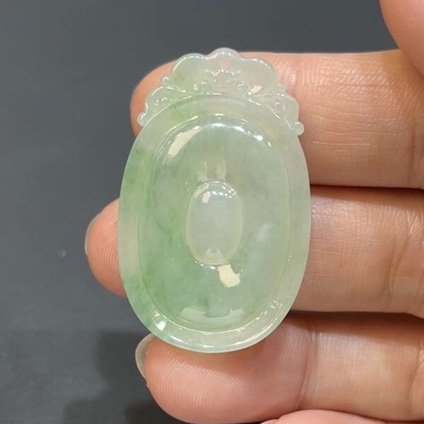 翡翠玉器精選 編號# 415 淺綠翡翠福貝吊墜