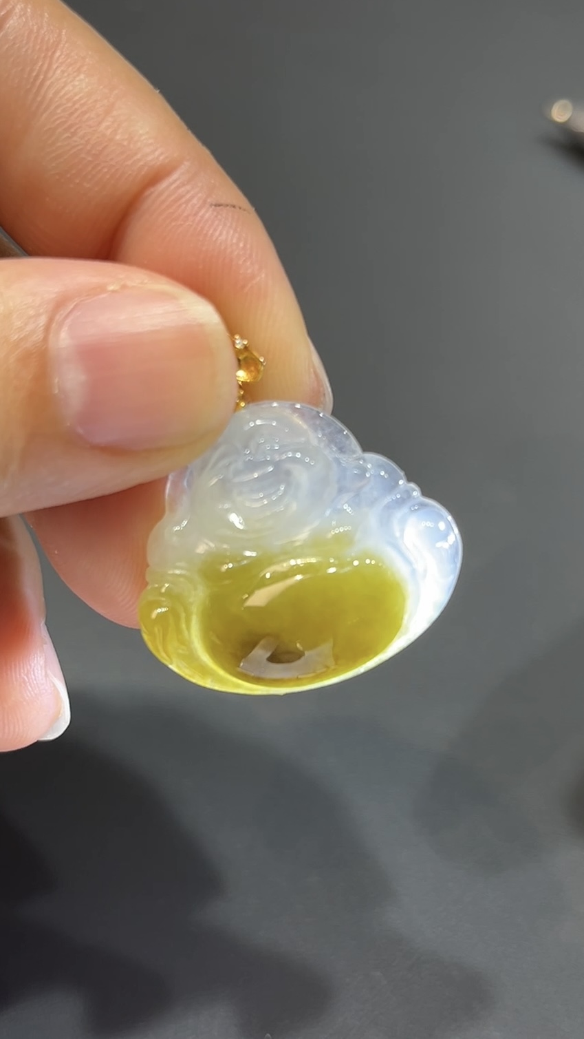 翡翠玉器精選 福慧自在・黃翡翠佛公配18K金扣 編號# 418 3 翡翠玉器精選 福慧自在・黃翡翠佛公配18K金扣 編號# 418 - Image 3