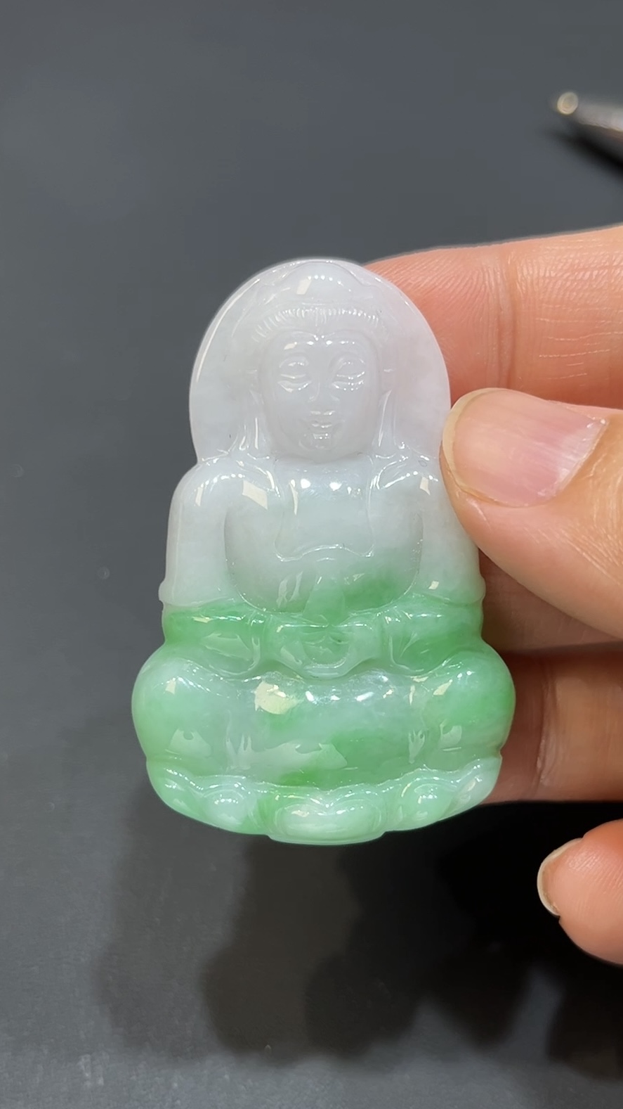 翡翠玉器精選 清靜慈悲・白底青翡翠觀音尊玉吊墜 編號# 419 5 翡翠玉器精選 清靜慈悲・白底青翡翠觀音尊玉吊墜 編號# 419 - Image 5