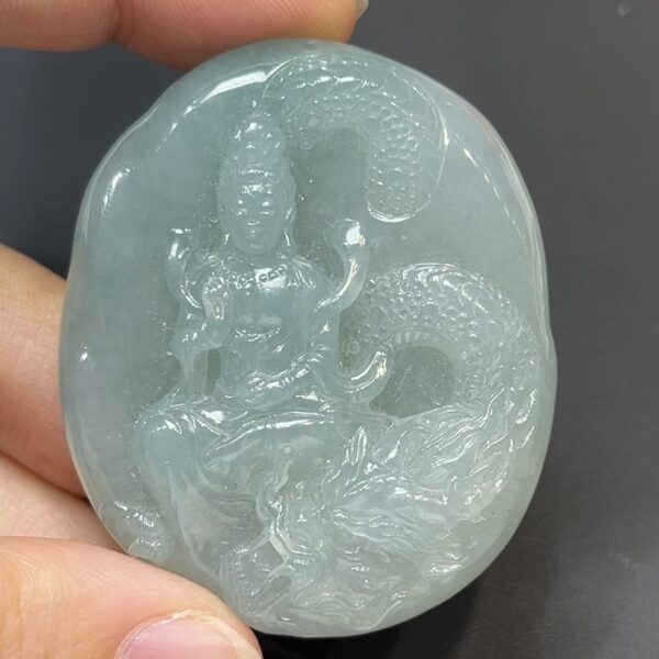 翡翠玉器精選 龍護慈光・乘龍觀音翡翠橢圓尊像 編號# 424