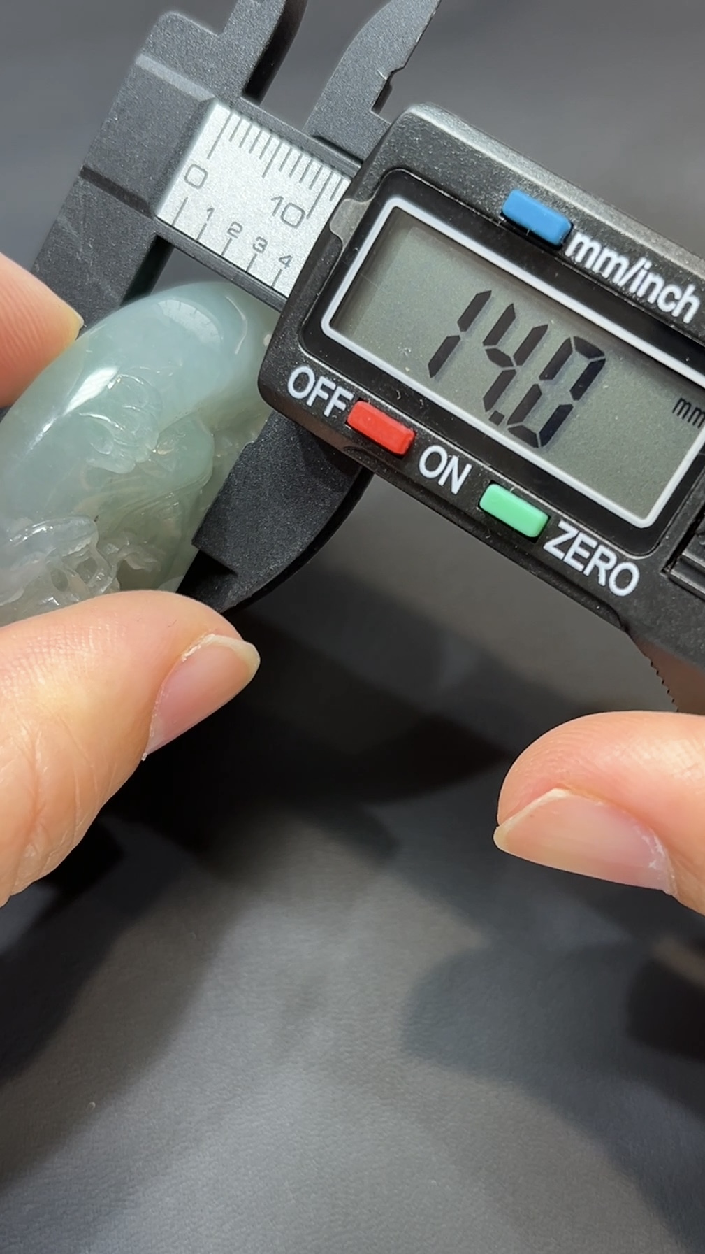 翡翠玉器精選 龍護慈光・乘龍觀音翡翠橢圓尊像 編號# 424 7 翡翠玉器精選 龍護慈光・乘龍觀音翡翠橢圓尊像 編號# 424 - Image 7