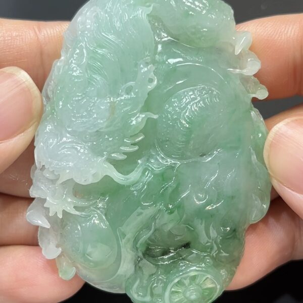 翡翠玉器精選 龍魂覺醒・立體雕刻翡翠龍牌 編號# 425