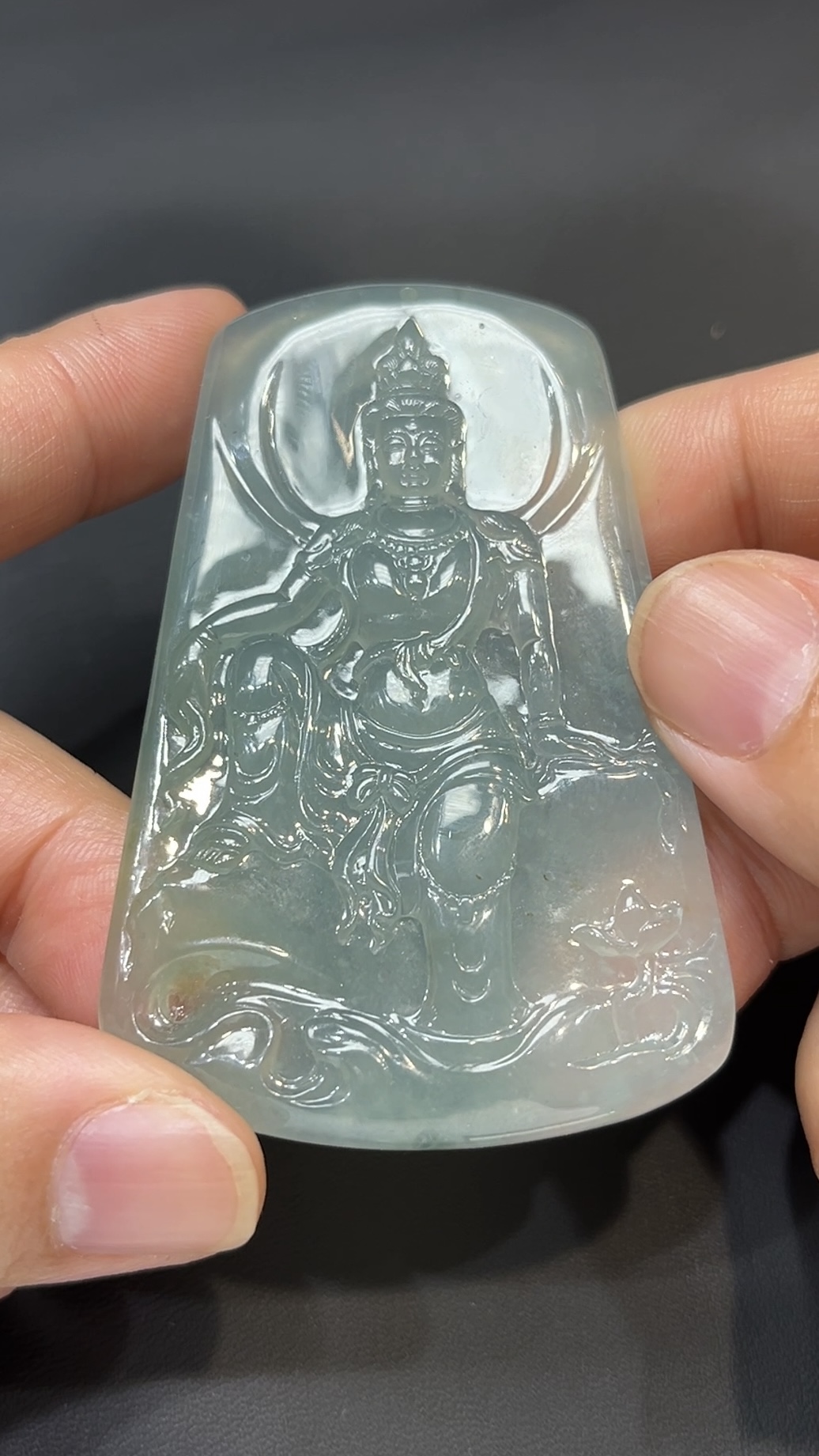 翡翠玉器精選 冰韻自在・高品質冰透翡翠自在觀音薩牌 編號#426 2 翡翠玉器精選 冰韻自在・高品質冰透翡翠自在觀音薩牌 編號#426 - Image 2