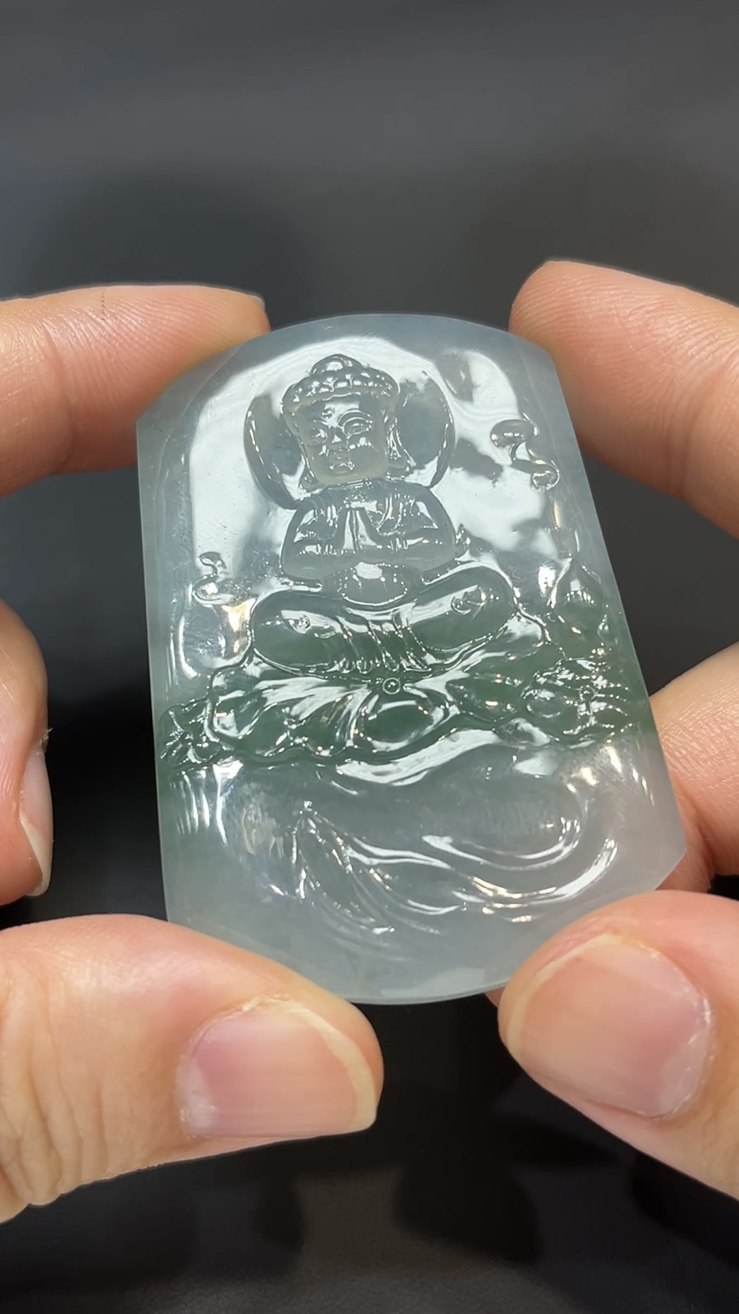 翡翠玉器精選 蓮上童心・高品質翡翠寶寶佛玉吊墜 編號# 428 2 翡翠玉器精選 蓮上童心・高品質翡翠寶寶佛玉吊墜 編號# 428 - Image 2