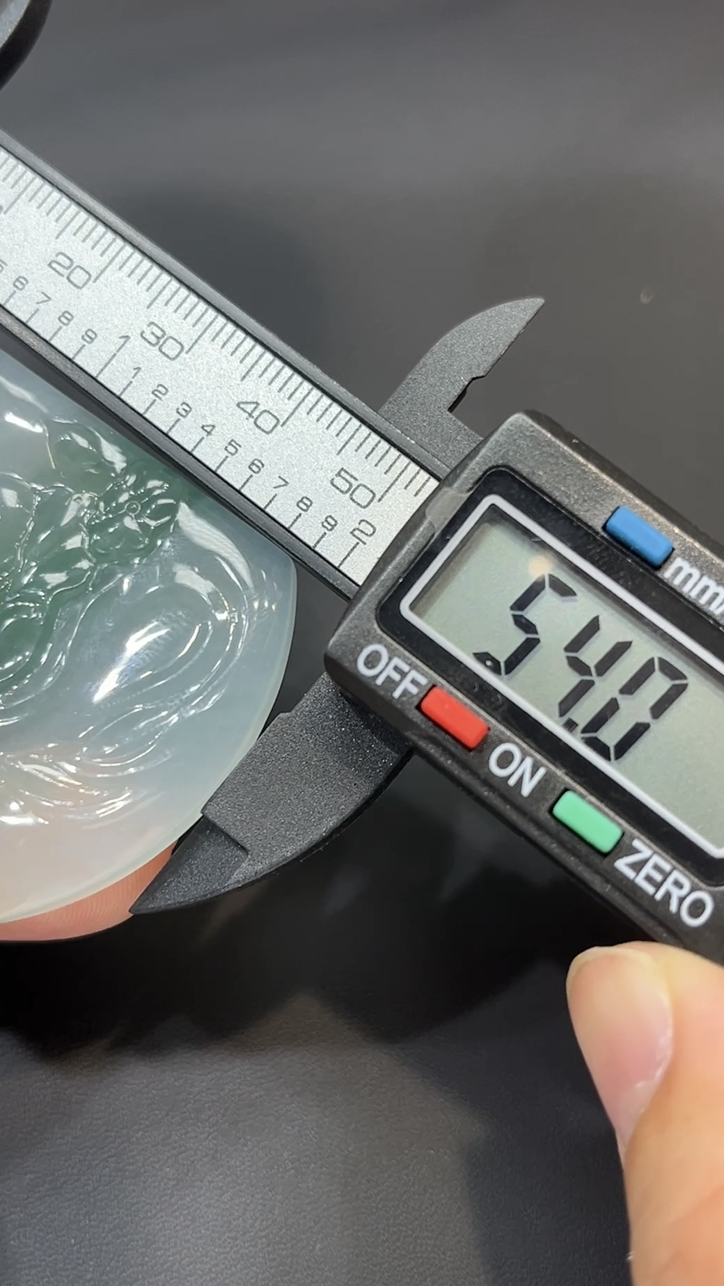 翡翠玉器精選 蓮上童心・高品質翡翠寶寶佛玉吊墜 編號# 428 5 翡翠玉器精選 蓮上童心・高品質翡翠寶寶佛玉吊墜 編號# 428 - Image 5