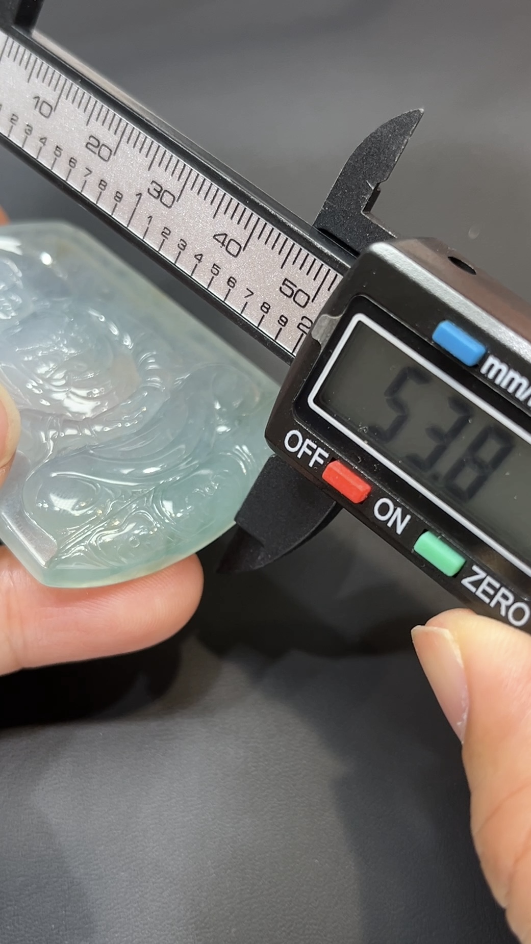 翡翠玉器精選 靜蓮法境・高品質方形翡翠觀音牌 編號# 429 8 翡翠玉器精選 靜蓮法境・高品質方形翡翠觀音牌 編號# 429 - Image 8