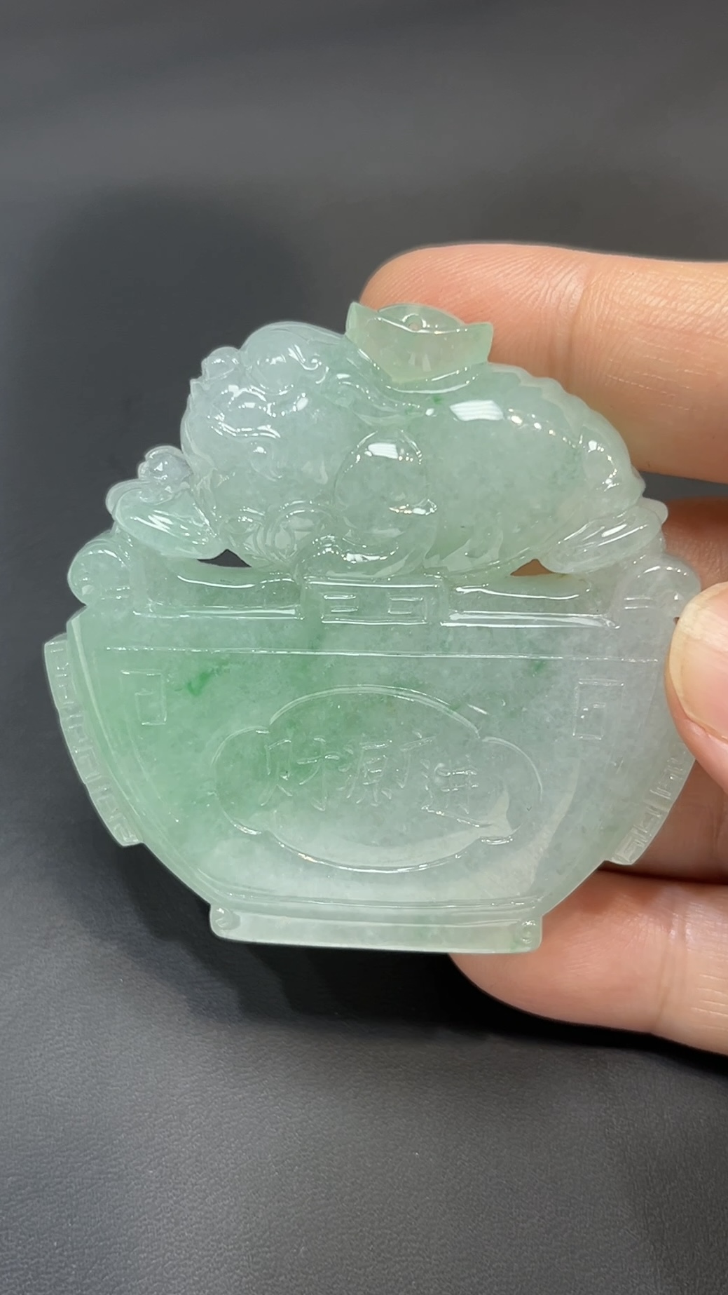 翡翠玉器精選 招財瑞獸・高品質立體翡翠三足蟾 玉吊墜 編號# 431 1 翡翠玉器精選 招財瑞獸・高品質立體翡翠三足蟾 玉吊墜 編號# 431