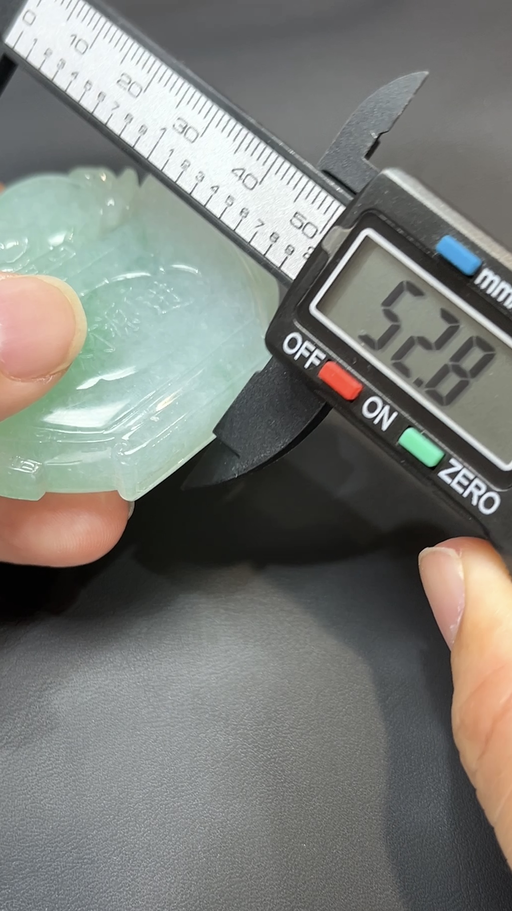 翡翠玉器精選 招財瑞獸・高品質立體翡翠三足蟾 玉吊墜 編號# 431 4 翡翠玉器精選 招財瑞獸・高品質立體翡翠三足蟾 玉吊墜 編號# 431 - Image 4