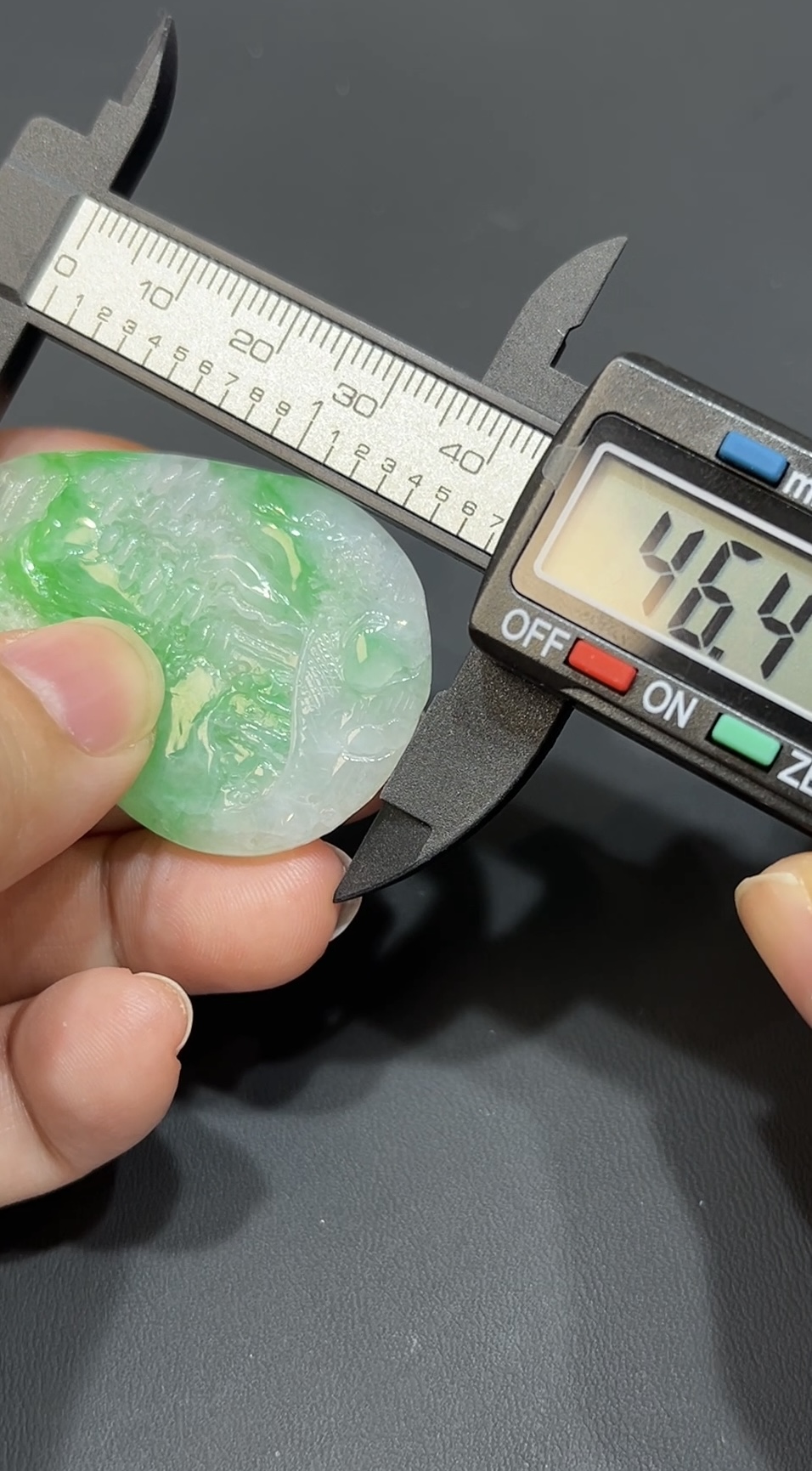 翡翠玉器精選 靜境山水・白底青雙面翡翠山水牌玉吊墜 編號# 432 3 翡翠玉器精選 靜境山水・白底青雙面翡翠山水牌玉吊墜 編號# 432 - Image 3