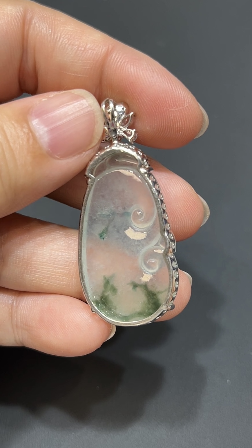 翡翠玉器精選 吉祥鎏金・翡翠如意配18K包鑲嵌玉吊墜 編號# 434 8 翡翠玉器精選 吉祥鎏金・翡翠如意配18K包鑲嵌玉吊墜 編號# 434 - Image 8