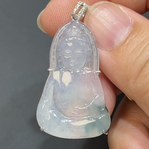 翡翠玉器精選 翠光守護・飄綠花翡翠觀音配18K包鑲嵌 玉吊墜 編號 #435