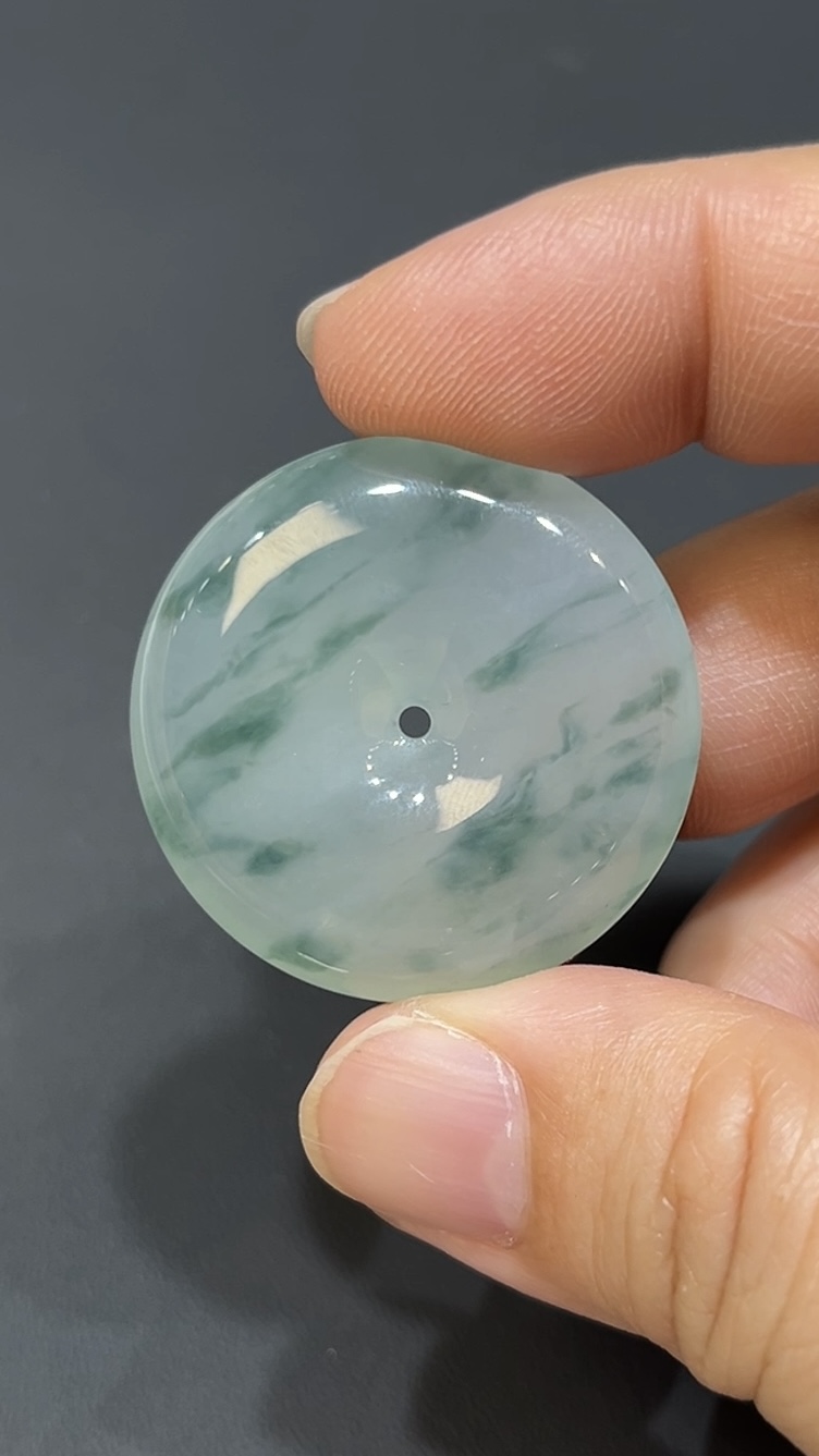 翡翠玉器精選 翠映祥光・飄綠花高品質翡翠平安扣 玉吊墜 編號 #436 1 翡翠玉器精選 翠映祥光・飄綠花高品質翡翠平安扣 玉吊墜 編號 #436