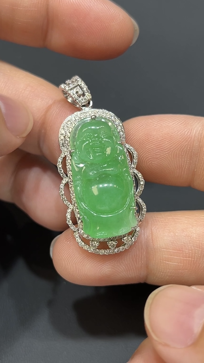 翡翠玉器精選 瑞光護佑・色種兼備翡翠站佛吊墜配18K白金鑽石 玉吊墜(編號437) 5 翡翠玉器精選 瑞光護佑・色種兼備翡翠站佛吊墜配18K白金鑽石 玉吊墜(編號437) - Image 5