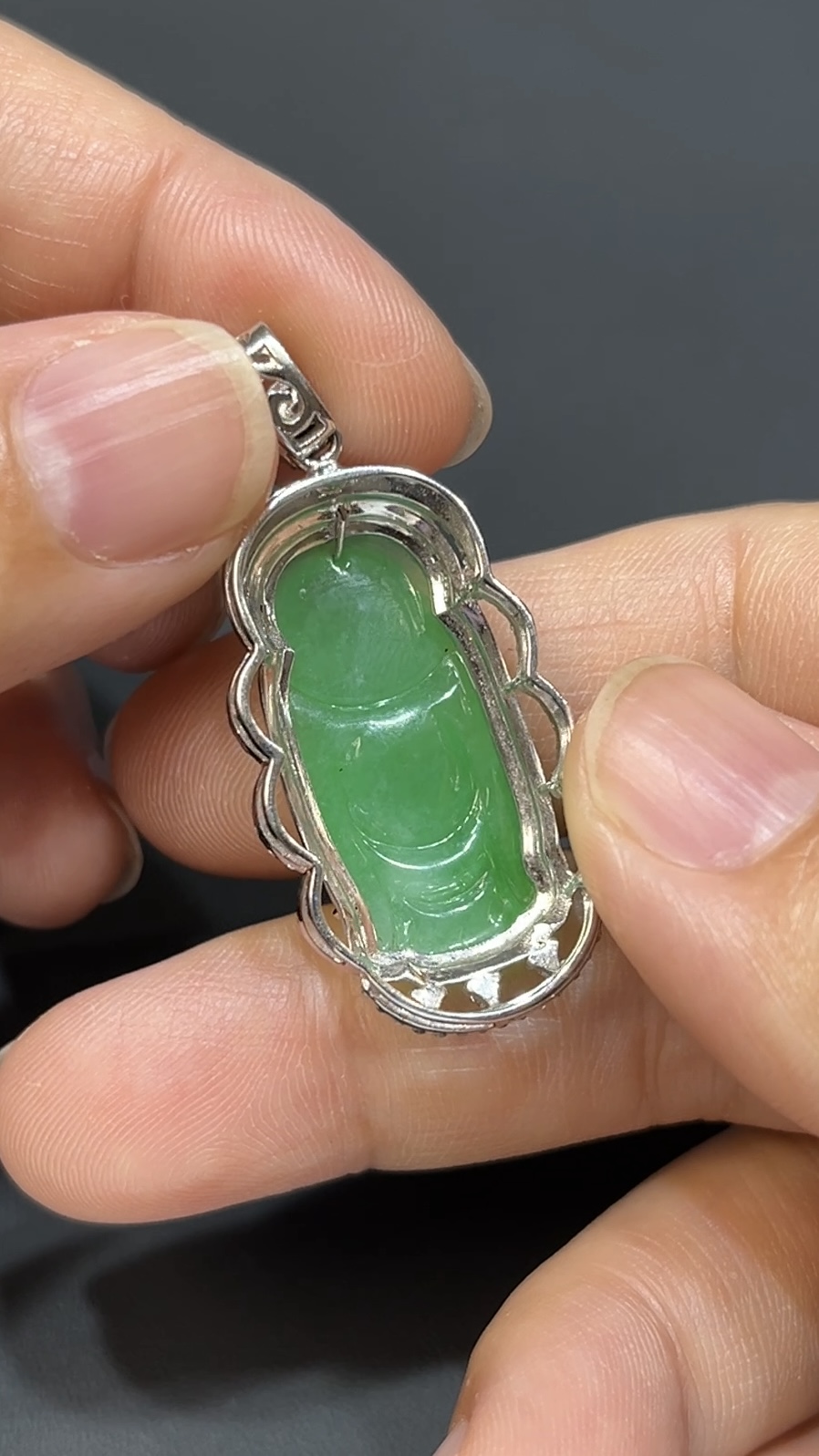 翡翠玉器精選 瑞光護佑・色種兼備翡翠站佛吊墜配18K白金鑽石 玉吊墜(編號437) 6 翡翠玉器精選 瑞光護佑・色種兼備翡翠站佛吊墜配18K白金鑽石 玉吊墜(編號437) - Image 6