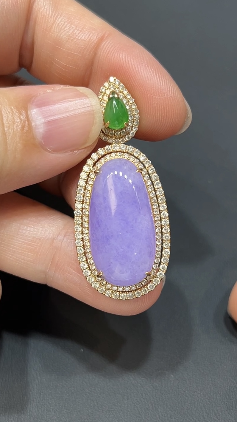 翡翠玉器精選 *春彩凝華・桃紅春紫翡翠素面吊墜鑲18K白金鑽石(編號438) 1 翡翠玉器精選 *春彩凝華・桃紅春紫翡翠素面吊墜鑲18K白金鑽石(編號438)