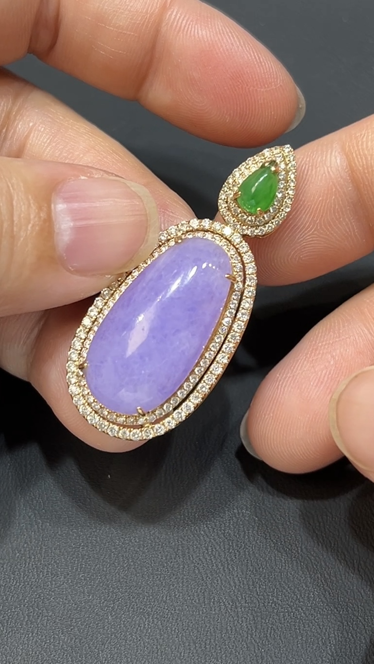 翡翠玉器精選 *春彩凝華・桃紅春紫翡翠素面吊墜鑲18K白金鑽石(編號438) 3 翡翠玉器精選 *春彩凝華・桃紅春紫翡翠素面吊墜鑲18K白金鑽石(編號438) - Image 3