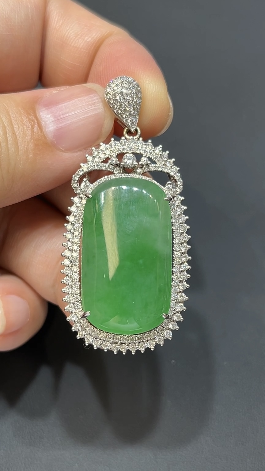 翡翠玉器精選 雅緻光韻・高品質翡翠素面吊墜配18K白金鑽石鑲嵌(編號439) 5 翡翠玉器精選 雅緻光韻・高品質翡翠素面吊墜配18K白金鑽石鑲嵌(編號439) - Image 5