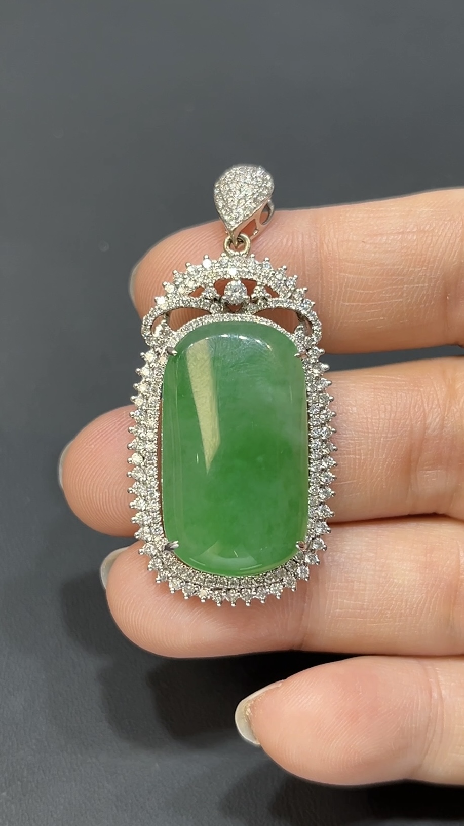 翡翠玉器精選 雅緻光韻・高品質翡翠素面吊墜配18K白金鑽石鑲嵌(編號439) 7 翡翠玉器精選 雅緻光韻・高品質翡翠素面吊墜配18K白金鑽石鑲嵌(編號439) - Image 7