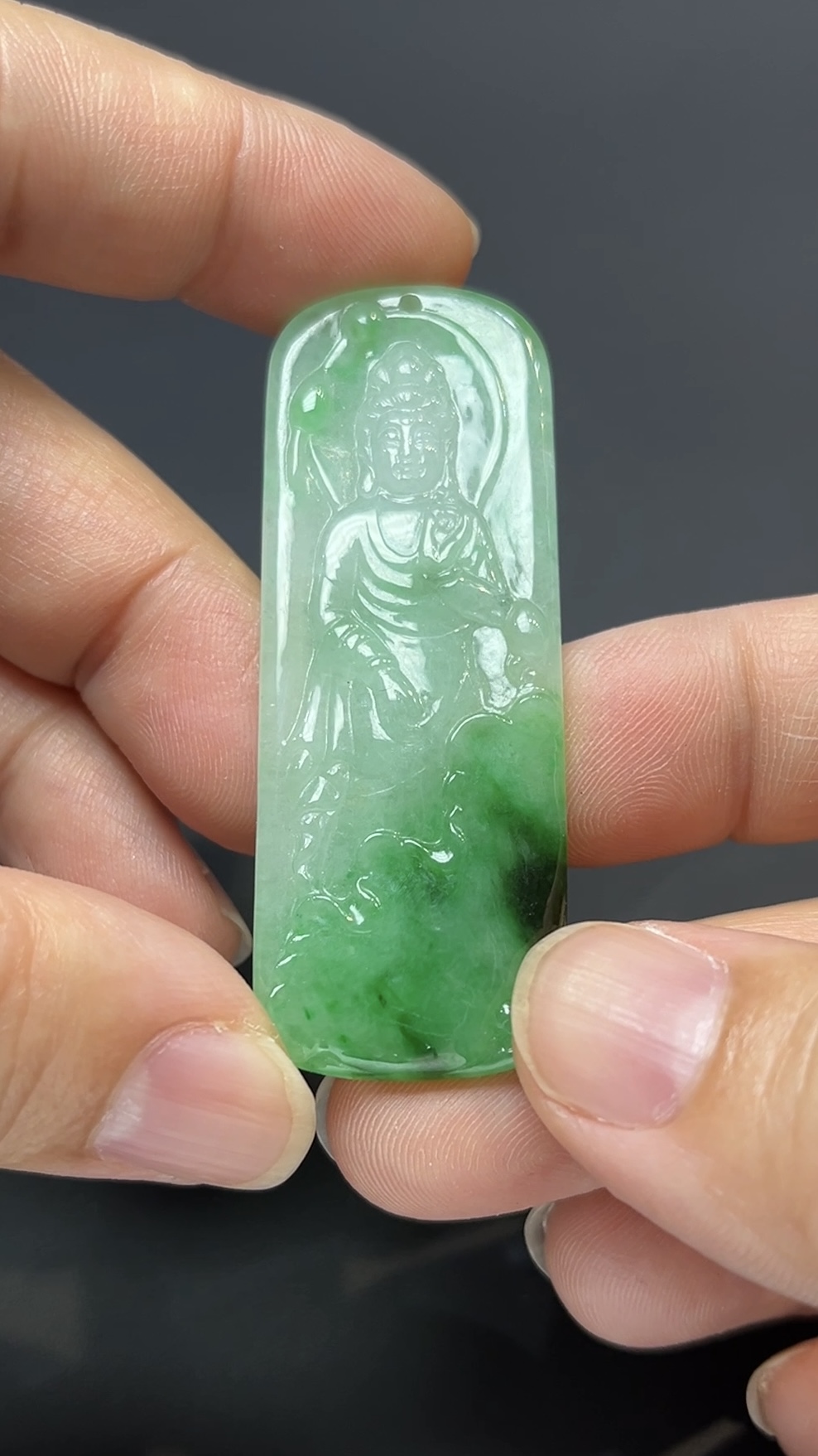 翡翠玉器精選 翠韻慈容・陽綠翡翠站觀音吊墜 編號#442 2 翡翠玉器精選 翠韻慈容・陽綠翡翠站觀音吊墜 編號#442 - Image 2