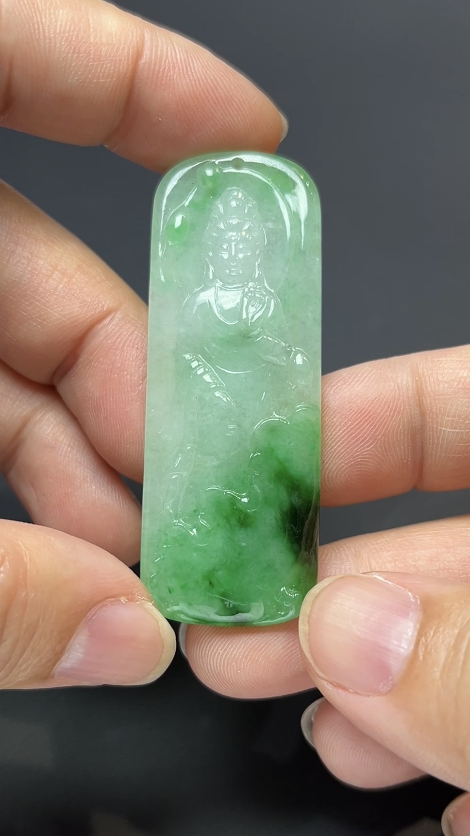 翡翠玉器精選 翠韻慈容・陽綠翡翠站觀音吊墜 編號#442 3 翡翠玉器精選 翠韻慈容・陽綠翡翠站觀音吊墜 編號#442 - Image 3