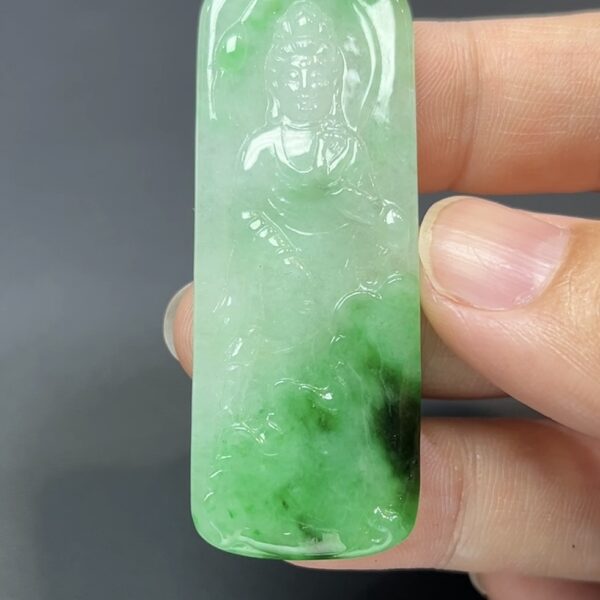 翡翠玉器精選 翠韻慈容・陽綠翡翠站觀音吊墜 編號#442