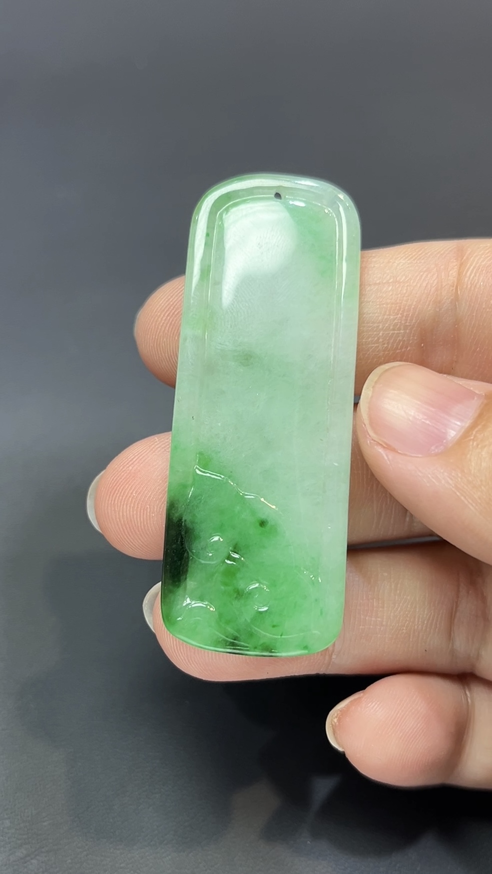 翡翠玉器精選 翠韻慈容・陽綠翡翠站觀音吊墜 編號#442 5 翡翠玉器精選 翠韻慈容・陽綠翡翠站觀音吊墜 編號#442 - Image 5