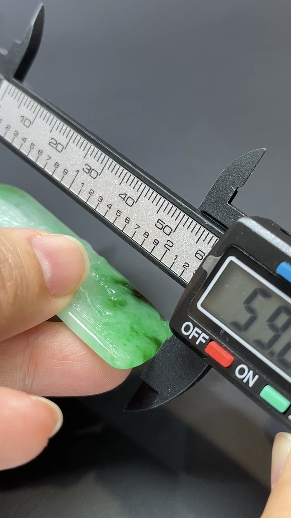 翡翠玉器精選 翠韻慈容・陽綠翡翠站觀音吊墜 編號#442 7 翡翠玉器精選 翠韻慈容・陽綠翡翠站觀音吊墜 編號#442 - Image 7