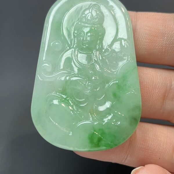 翡翠玉器精選 翠光自在・陽綠翡翠自在觀音吊墜 編號#443