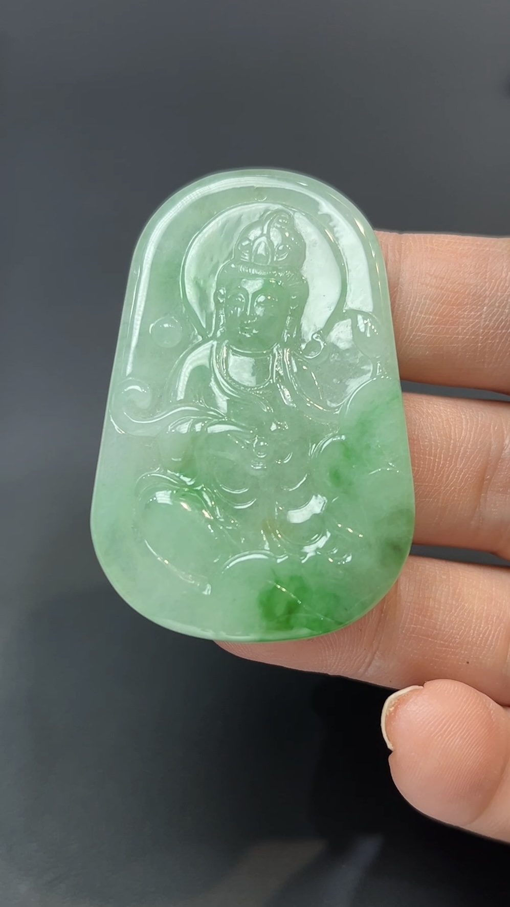 翡翠玉器精選 翠光自在・陽綠翡翠自在觀音吊墜 編號#443 1 翡翠玉器精選 翠光自在・陽綠翡翠自在觀音吊墜 編號#443