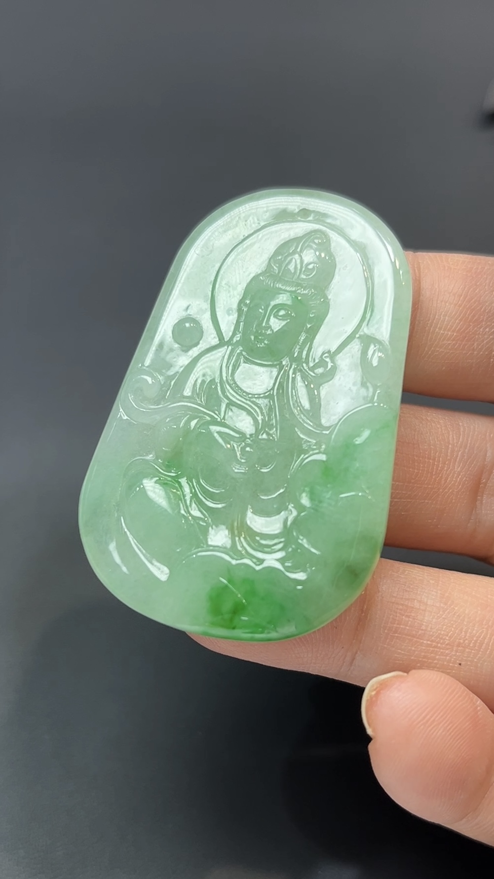 翡翠玉器精選 翠光自在・陽綠翡翠自在觀音吊墜 編號#443 2 翡翠玉器精選 翠光自在・陽綠翡翠自在觀音吊墜 編號#443 - Image 2