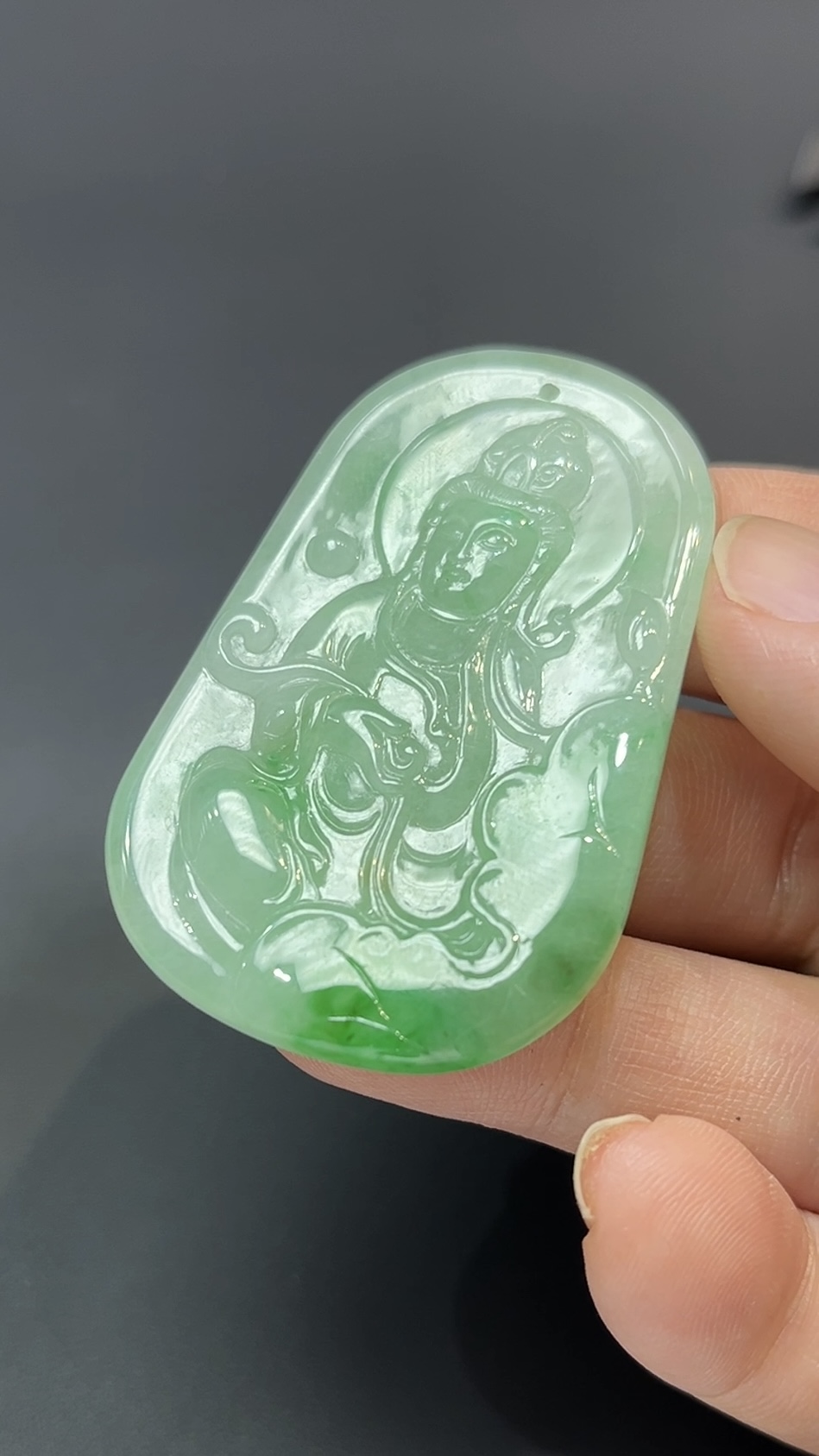 翡翠玉器精選 翠光自在・陽綠翡翠自在觀音吊墜 編號#443 3 翡翠玉器精選 翠光自在・陽綠翡翠自在觀音吊墜 編號#443 - Image 3