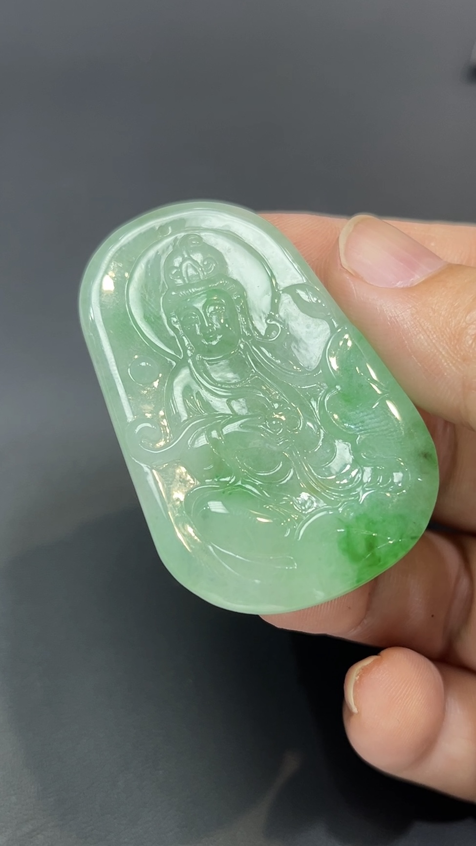 翡翠玉器精選 翠光自在・陽綠翡翠自在觀音吊墜 編號#443 4 翡翠玉器精選 翠光自在・陽綠翡翠自在觀音吊墜 編號#443 - Image 4