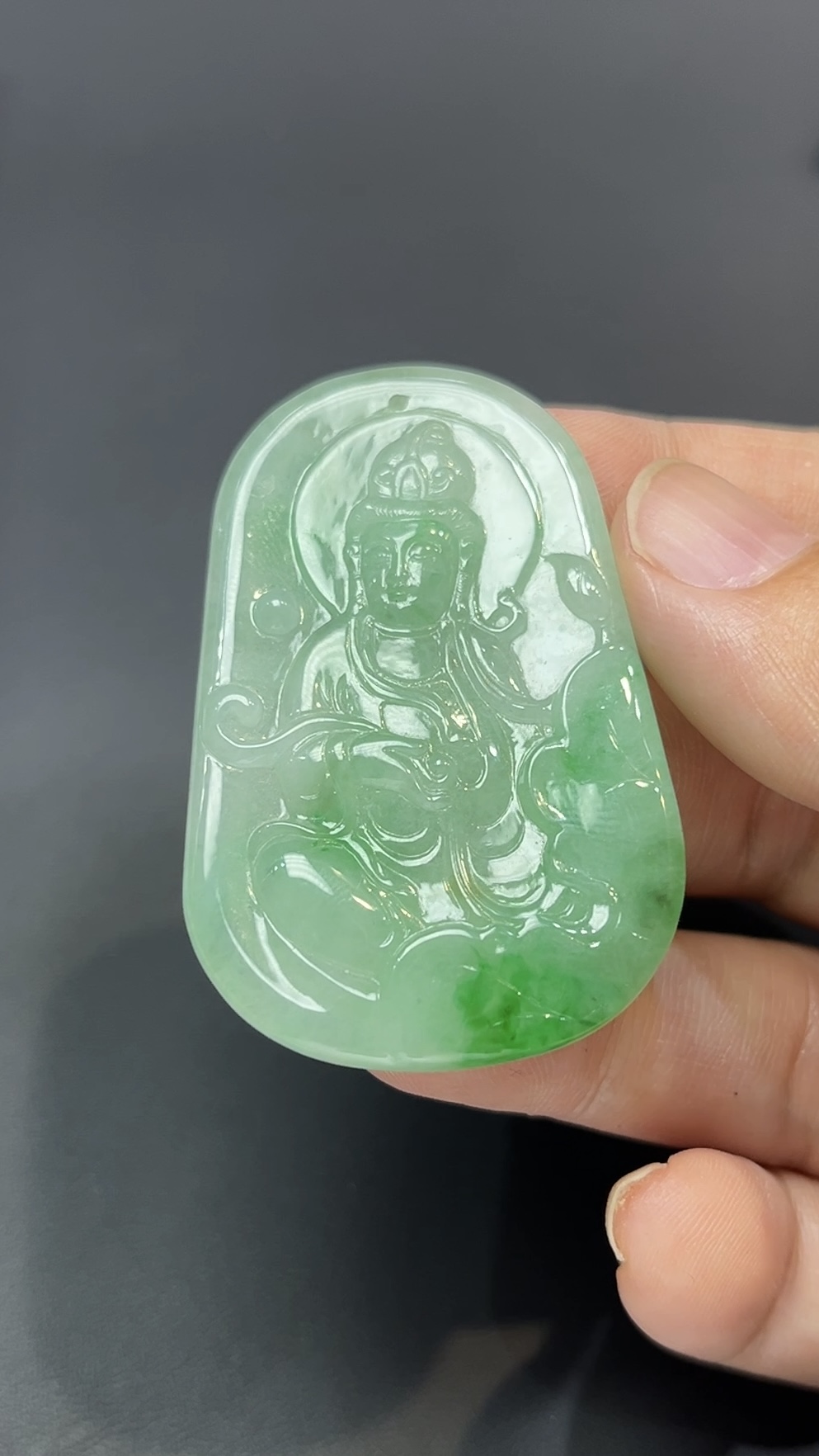 翡翠玉器精選 翠光自在・陽綠翡翠自在觀音吊墜 編號#443 5 翡翠玉器精選 翠光自在・陽綠翡翠自在觀音吊墜 編號#443 - Image 5