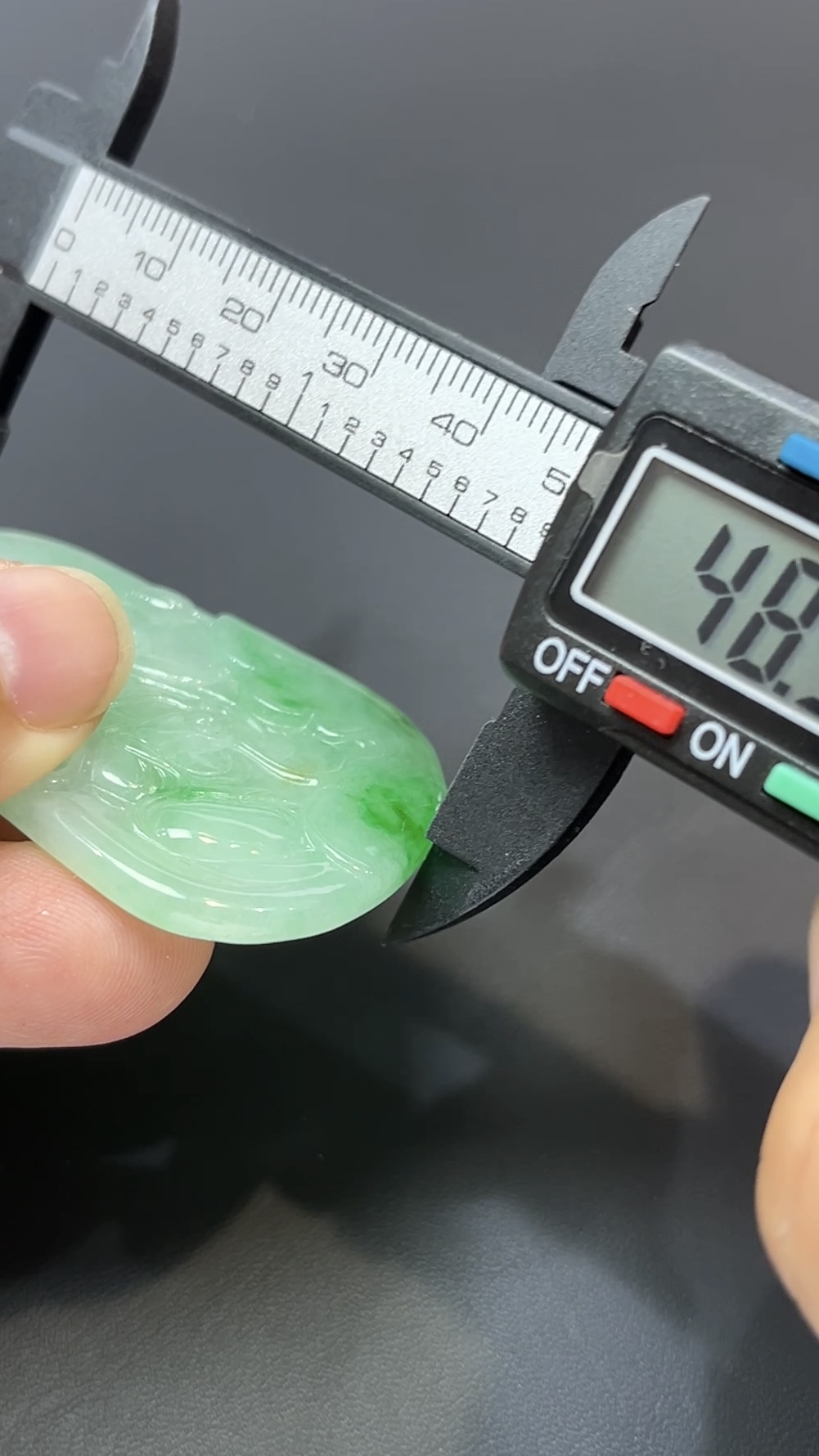 翡翠玉器精選 翠光自在・陽綠翡翠自在觀音吊墜 編號#443 8 翡翠玉器精選 翠光自在・陽綠翡翠自在觀音吊墜 編號#443 - Image 8