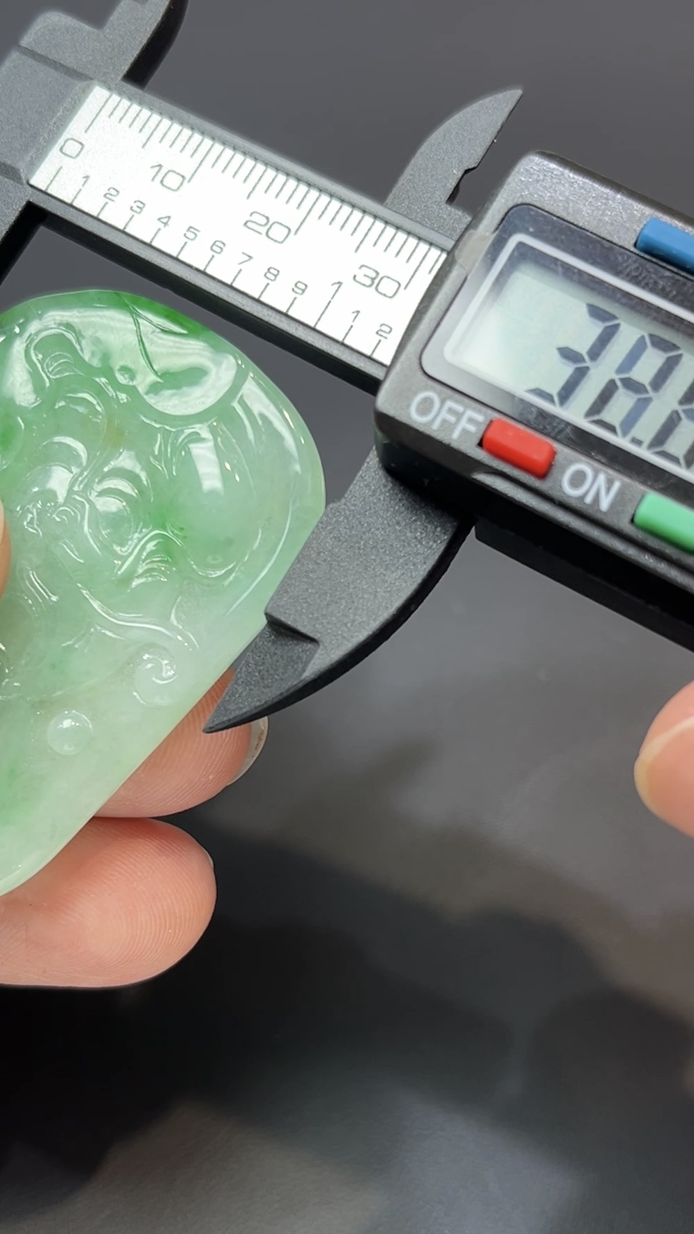 翡翠玉器精選 翠光自在・陽綠翡翠自在觀音吊墜 編號#443 9 翡翠玉器精選 翠光自在・陽綠翡翠自在觀音吊墜 編號#443 - Image 9