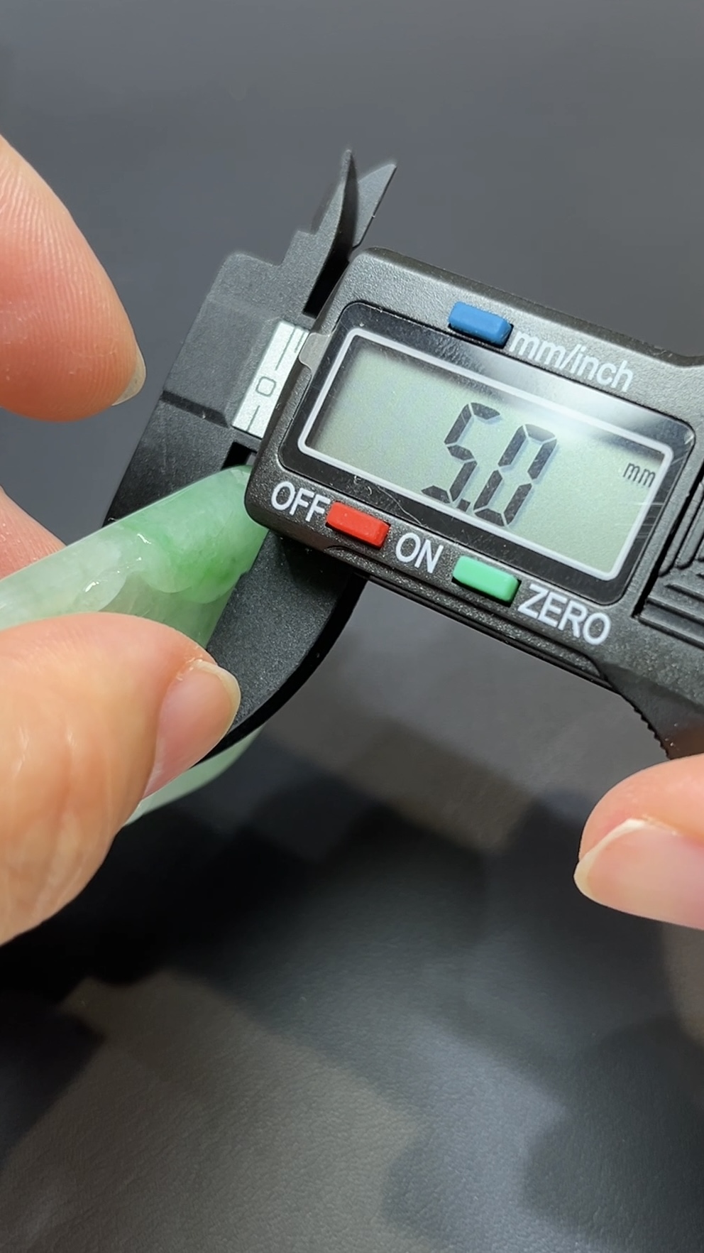 翡翠玉器精選 翠光自在・陽綠翡翠自在觀音吊墜 編號#443 10 翡翠玉器精選 翠光自在・陽綠翡翠自在觀音吊墜 編號#443 - Image 10