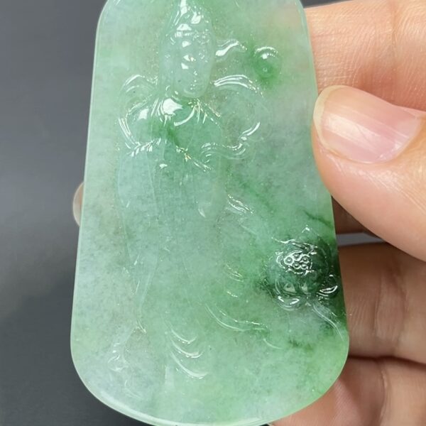 翡翠玉器精選 蓮影回望・綠翡翠合十觀音吊墜#編號445