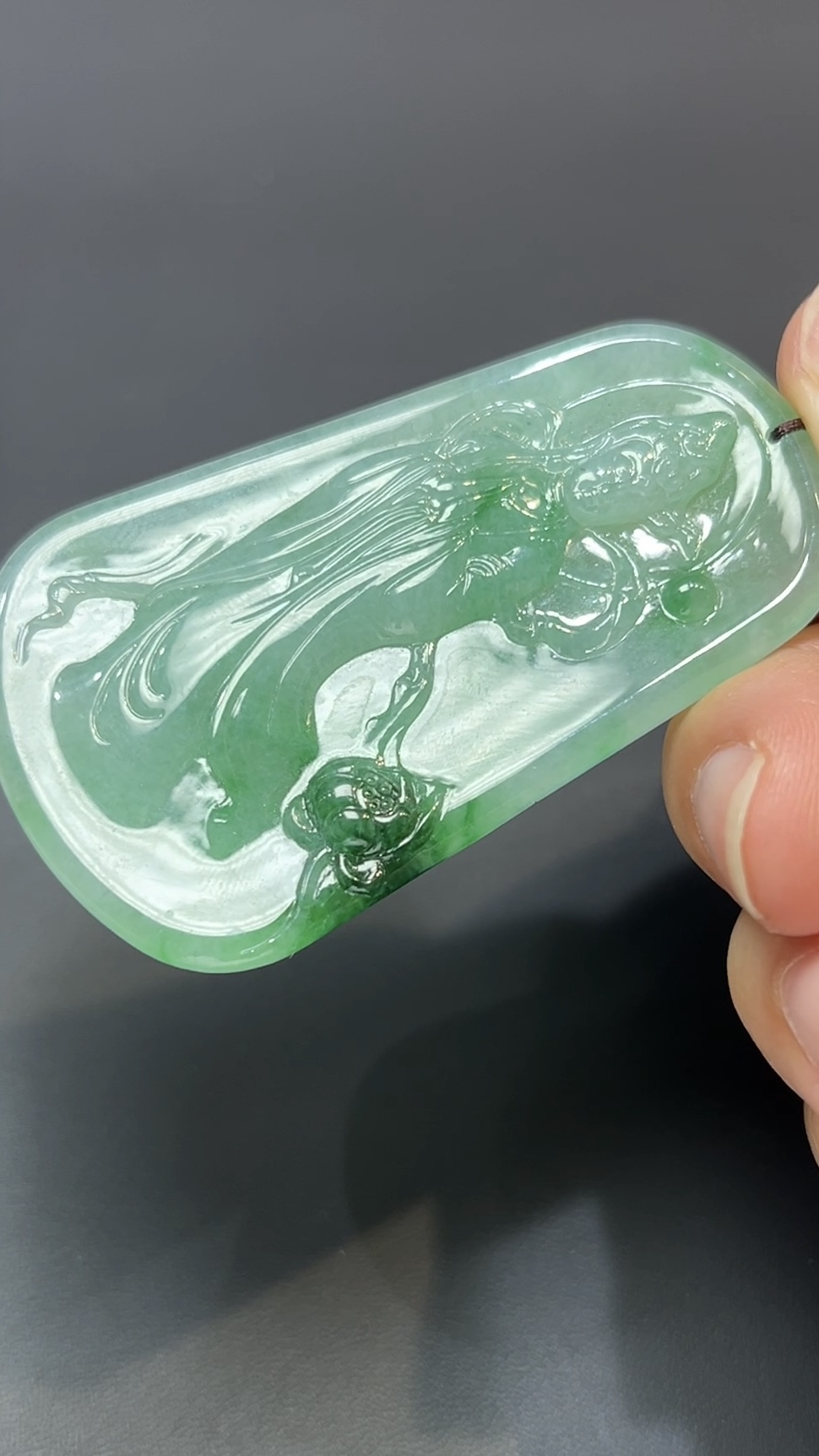 翡翠玉器精選 蓮影回望・綠翡翠合十觀音吊墜#編號445 7 翡翠玉器精選 蓮影回望・綠翡翠合十觀音吊墜#編號445 - Image 7