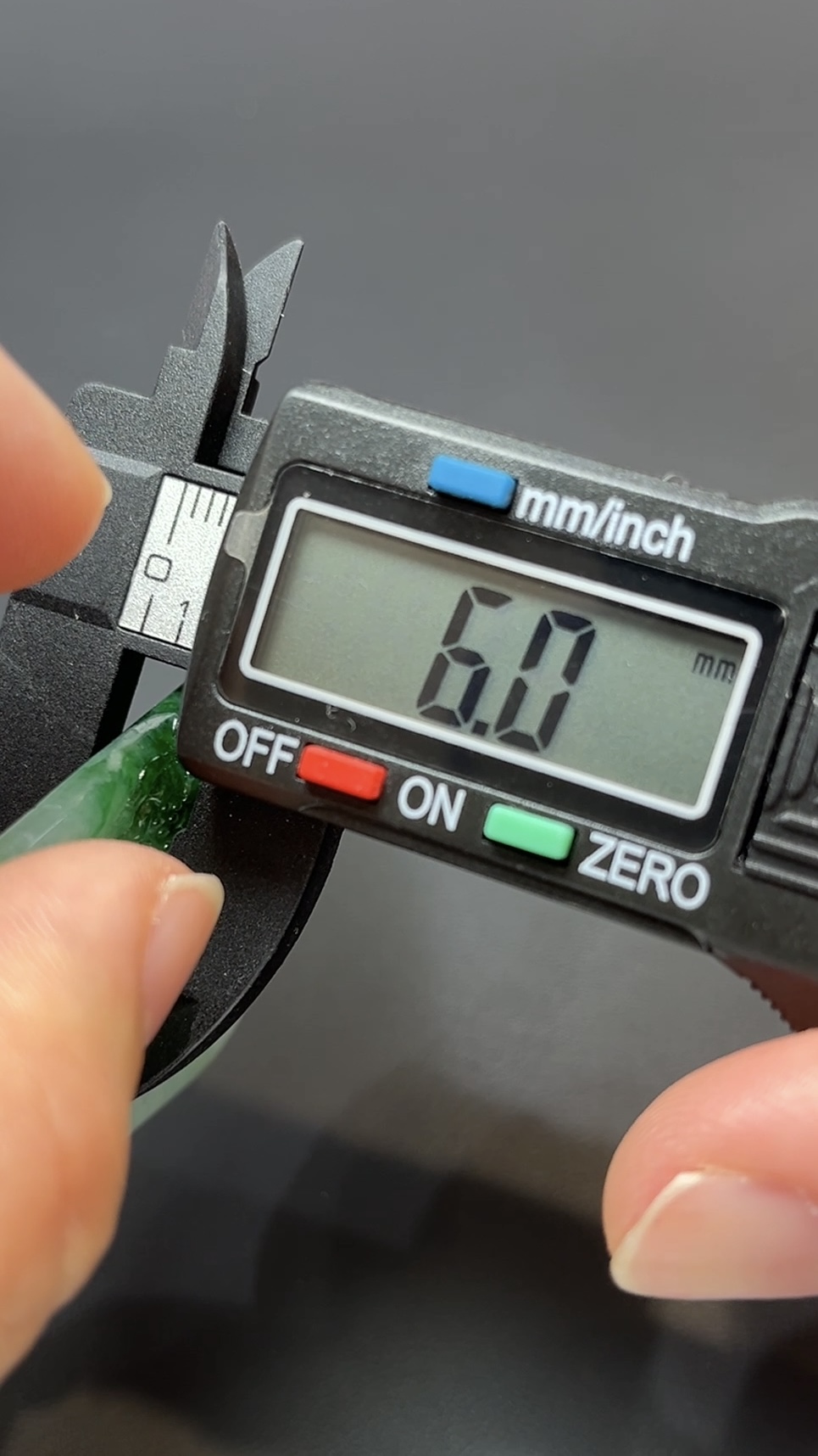 翡翠玉器精選 蓮影回望・綠翡翠合十觀音吊墜#編號445 11 翡翠玉器精選 蓮影回望・綠翡翠合十觀音吊墜#編號445 - Image 11