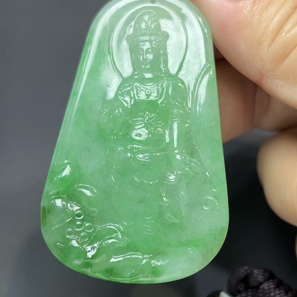 蓮影生光・天然翡翠陽綠玉佩觀音像 #編號446