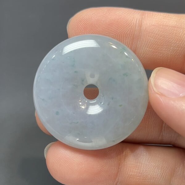 雪韻守心・天然飄綠花翡翠平安扣 #編號448