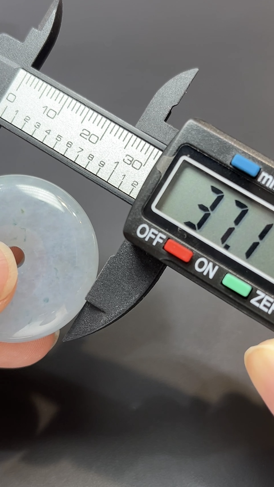 雪韻守心・天然飄綠花翡翠平安扣 #編號448 7 雪韻守心・天然飄綠花翡翠平安扣 #編號448 - Image 7