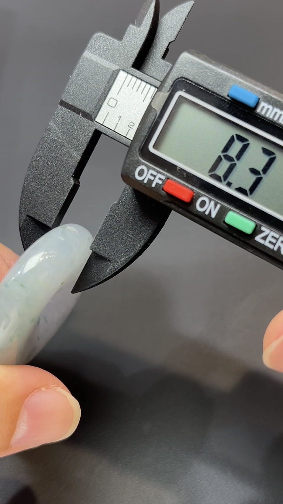 雪韻守心・天然飄綠花翡翠平安扣 #編號448 8 雪韻守心・天然飄綠花翡翠平安扣 #編號448 - Image 8