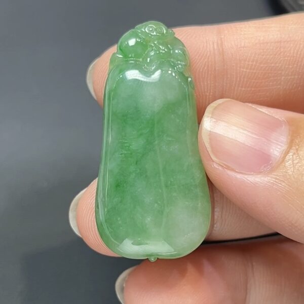 💚福韻盈枝・天然綠色翡翠福瓜吊墜 #編號449💚