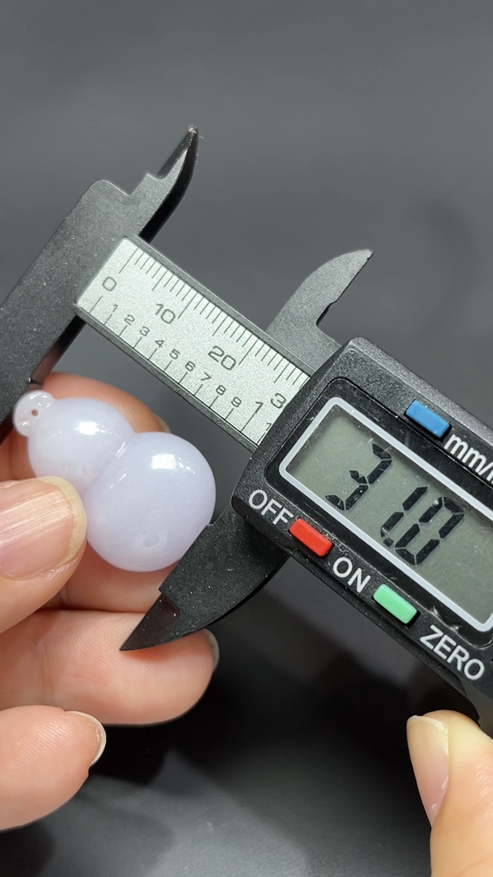 福運輕盈・紫羅蘭翡翠立體葫蘆吊墜 #編號451 5 福運輕盈・紫羅蘭翡翠立體葫蘆吊墜 #編號451 - Image 5