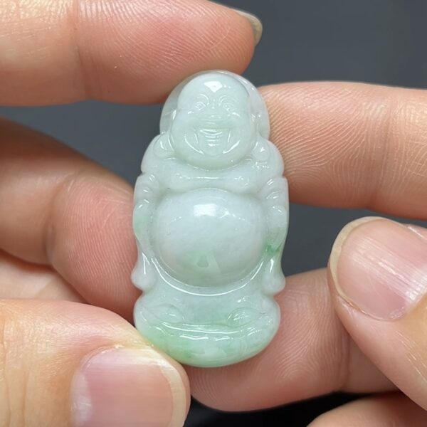 慧光立現・天然淺綠翡翠站立佛像吊墜 #編號452