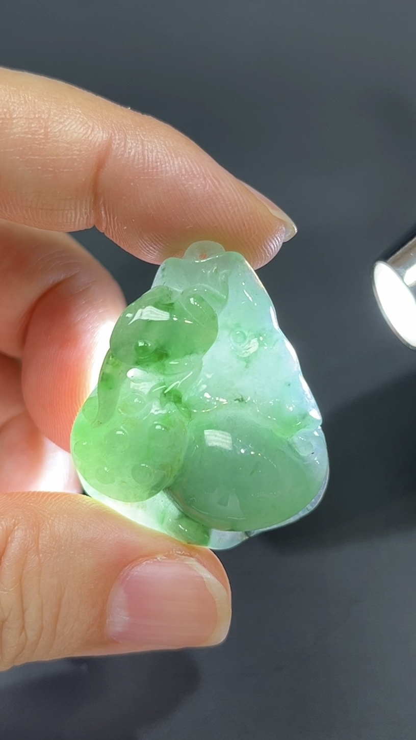 荷韻靈趣・天然翡翠蓮蓬青蛙造型吊墜 #編號453 5 荷韻靈趣・天然翡翠蓮蓬青蛙造型吊墜 #編號453 - Image 5
