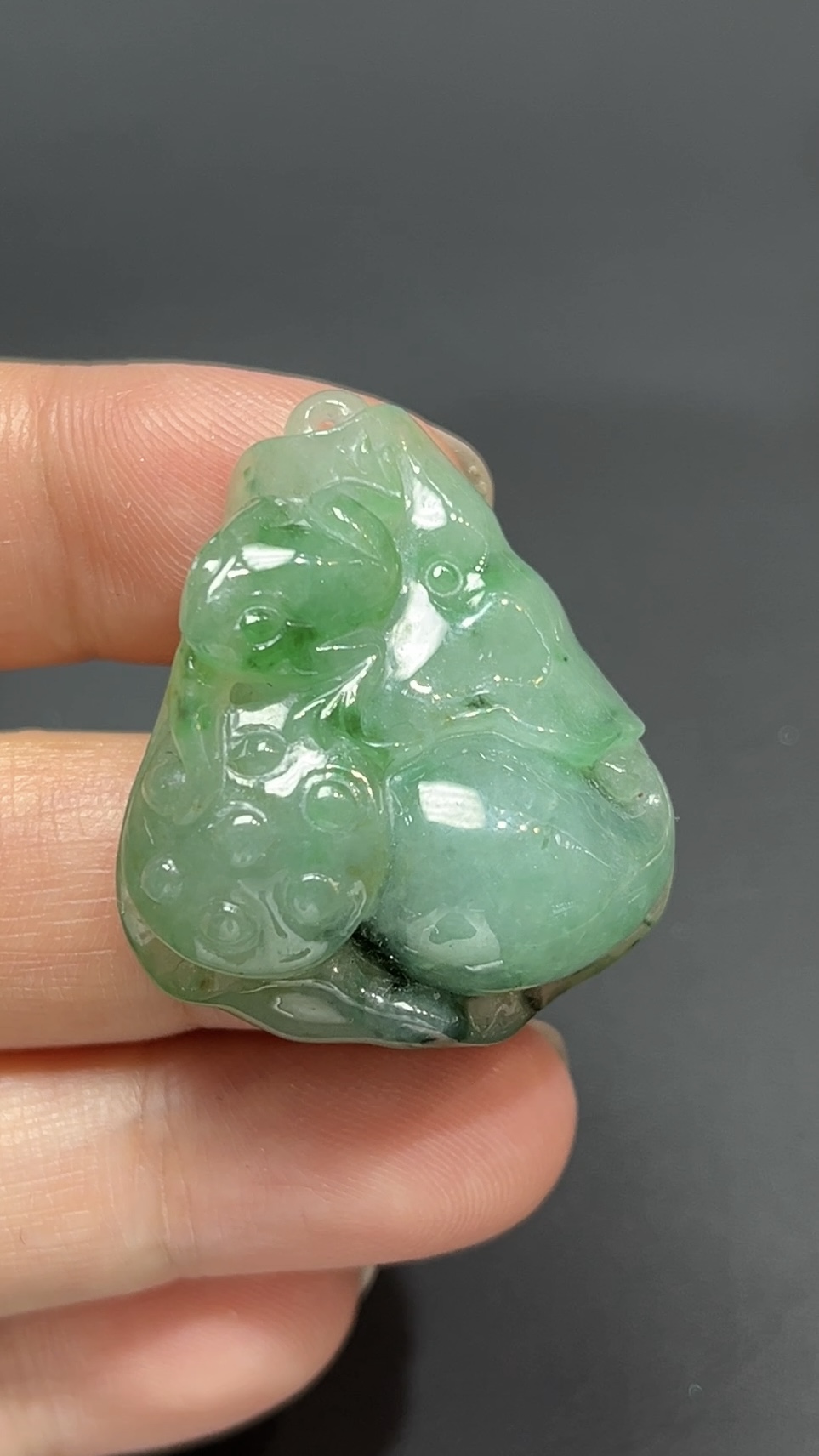 荷韻靈趣・天然翡翠蓮蓬青蛙造型吊墜 #編號453 6 荷韻靈趣・天然翡翠蓮蓬青蛙造型吊墜 #編號453 - Image 6